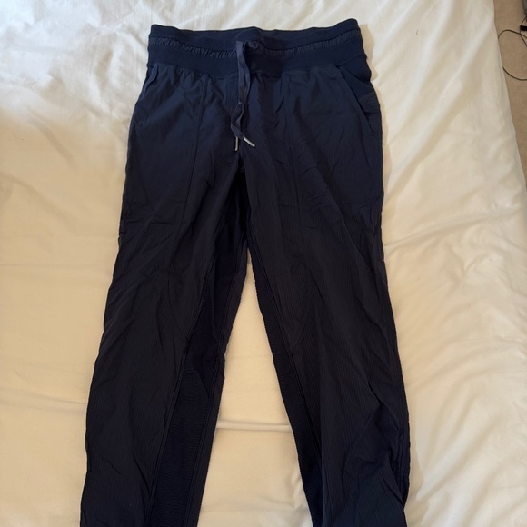 Lululemon Cropped Dance Studio Pants in Navy - Picture 1 of 3